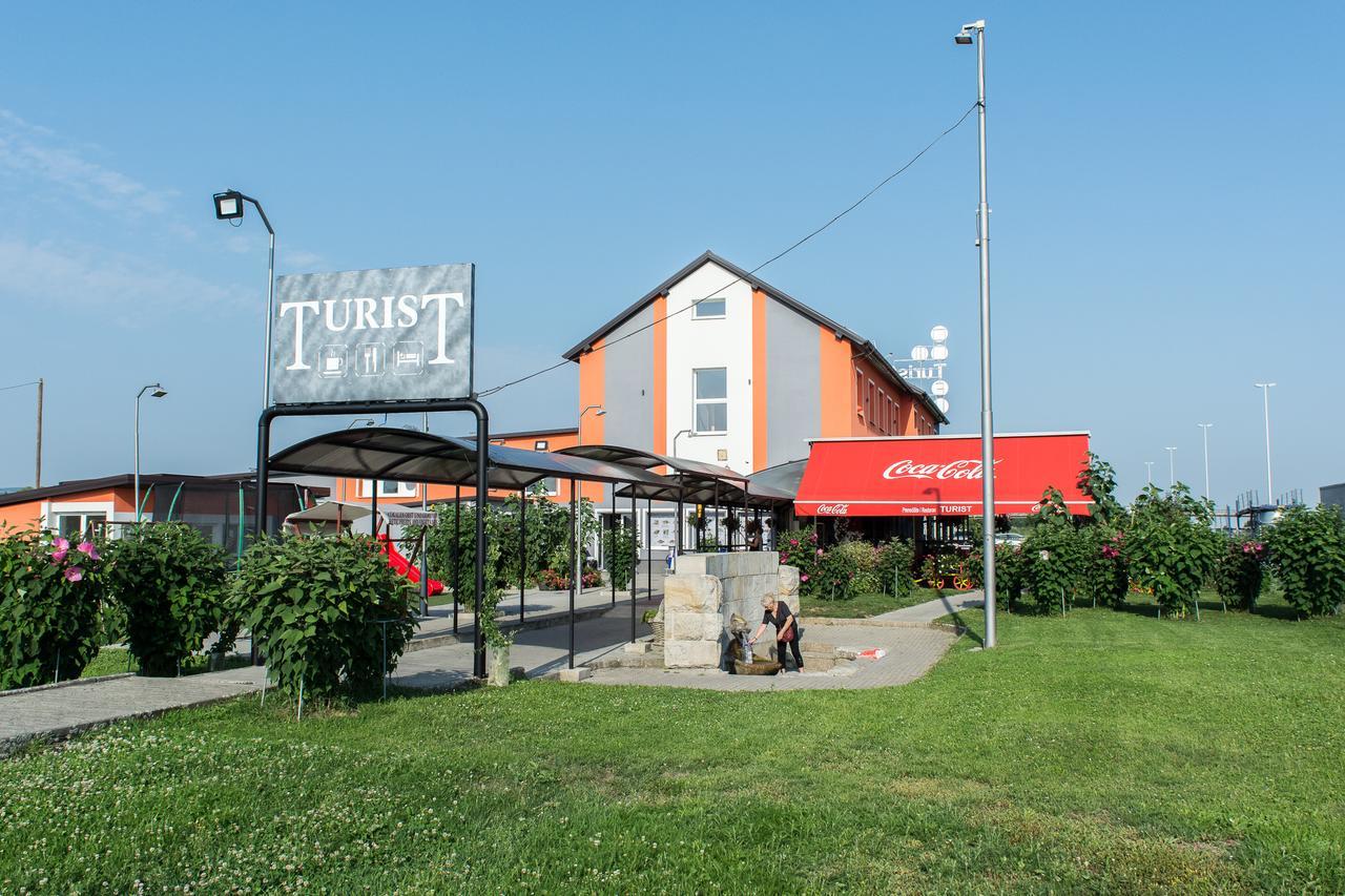 Bed And Breakfast Turist Staro Petrovo Selo Bagian luar foto